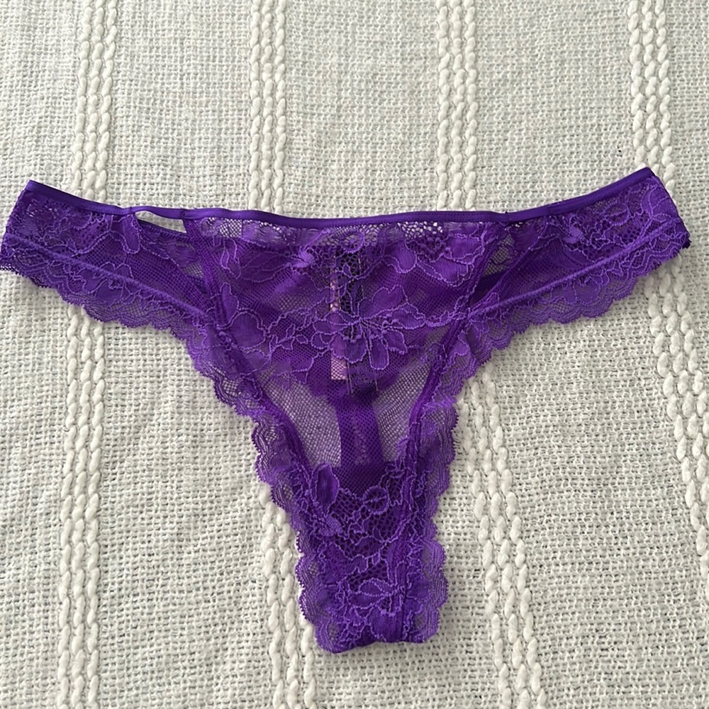 VS Lace thong